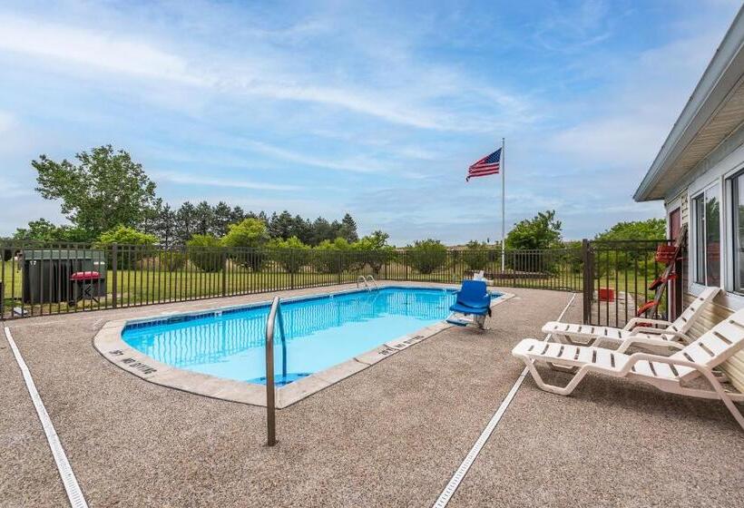 Отель American Inn & Suites