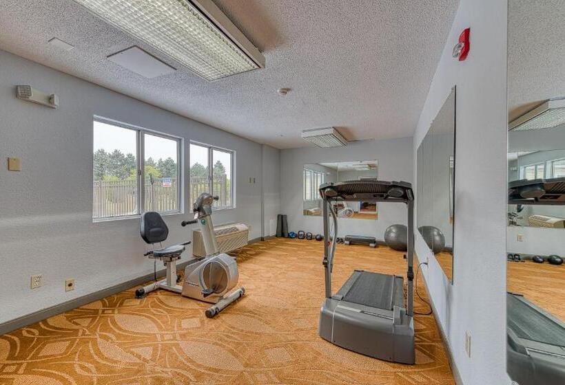 Отель American Inn & Suites