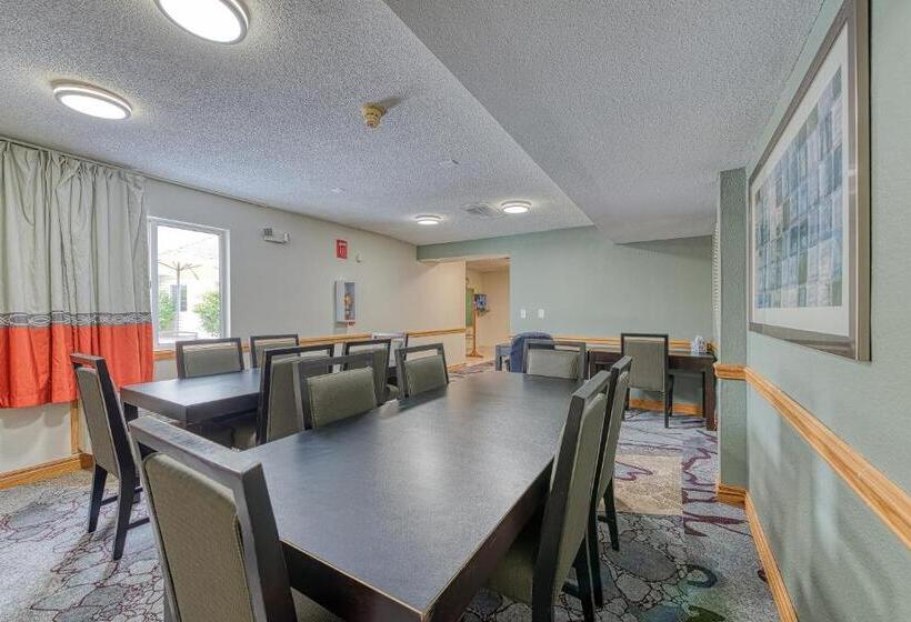 Отель American Inn & Suites