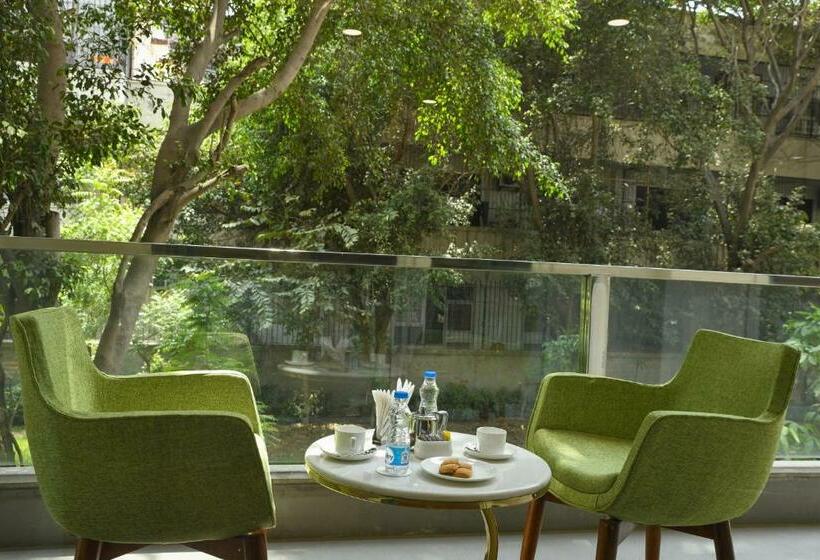 Inde Hotel Golf Course Extension, Gurgaon