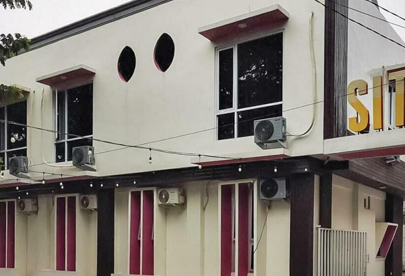 בית מלון כפרי Reddoorz Plus @ Taman Madiun