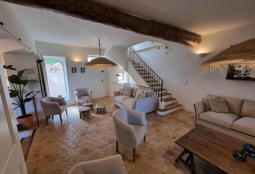Maison Au Centre Du Village De Gordes Avec Vue Incroyable