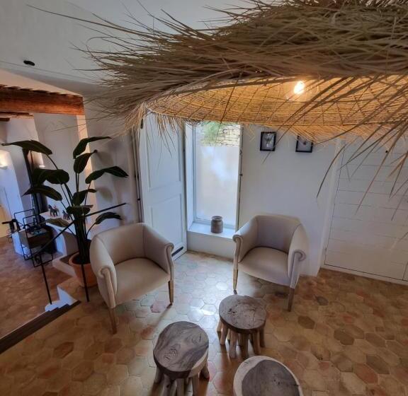 Maison Au Centre Du Village De Gordes Avec Vue Incroyable