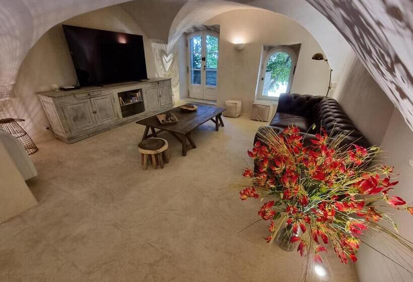 Maison Au Centre Du Village De Gordes Avec Vue Incroyable