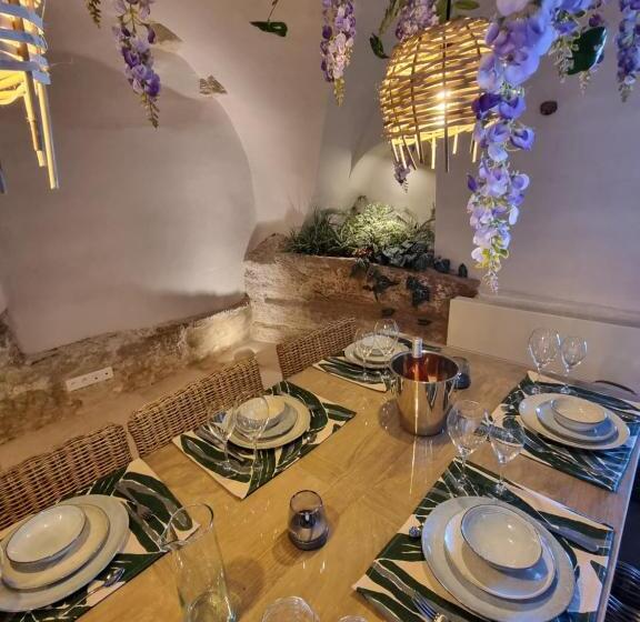 Maison Au Centre Du Village De Gordes Avec Vue Incroyable