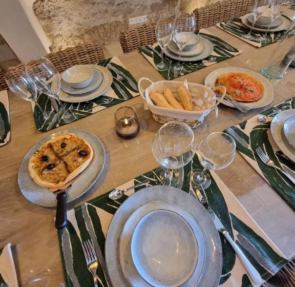 Maison Au Centre Du Village De Gordes Avec Vue Incroyable