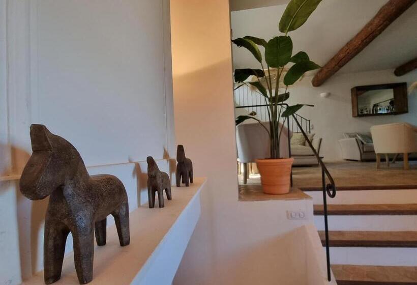 Maison Au Centre Du Village De Gordes Avec Vue Incroyable