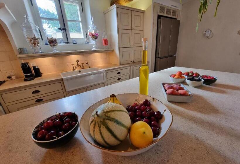 Maison Au Centre Du Village De Gordes Avec Vue Incroyable