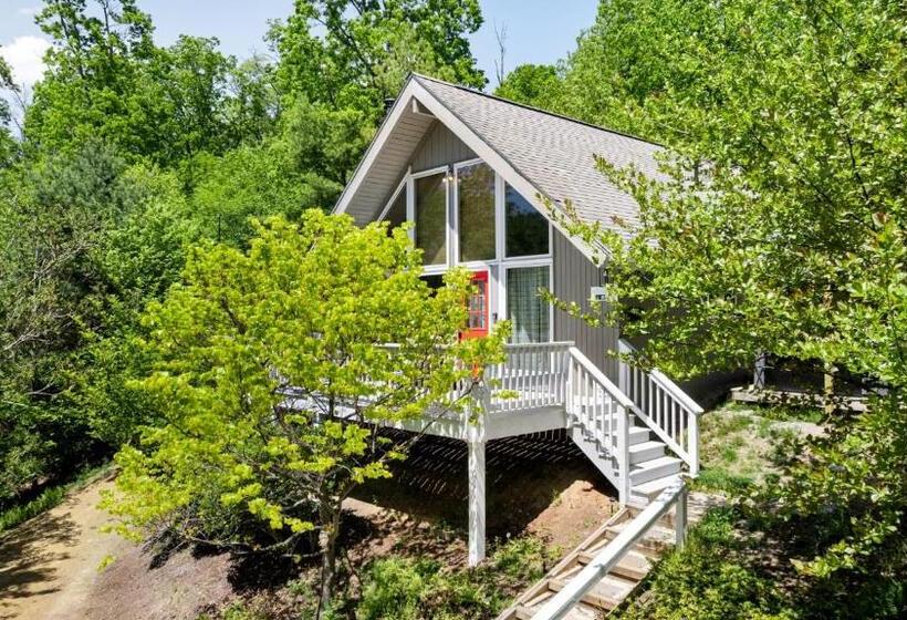 Hottub, Firepit, Grill, Deck, Playset & Wifi