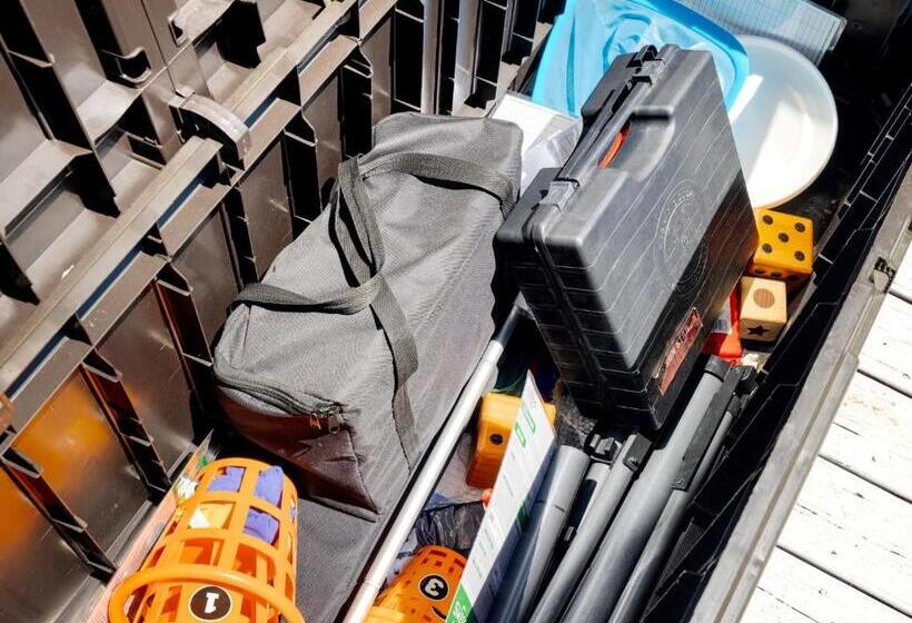 Hottub, Firepit, Grill, Deck, Playset & Wifi