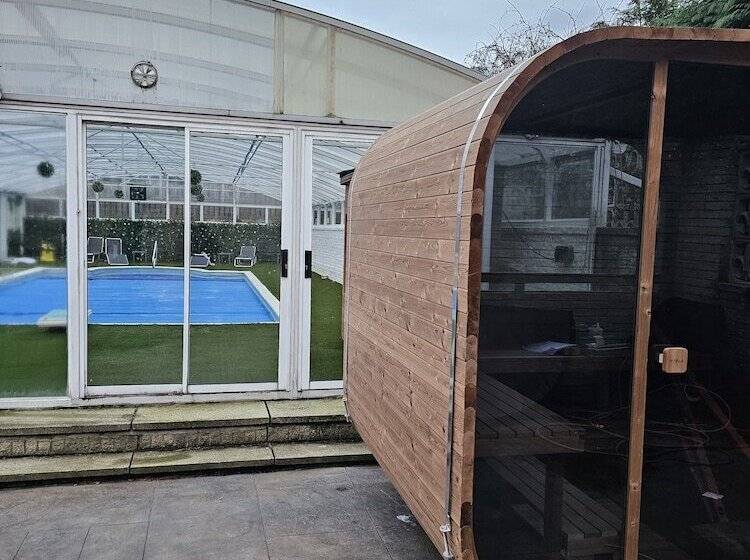 Luxury Spa Party Home   Pool Hottub Bar Sauna