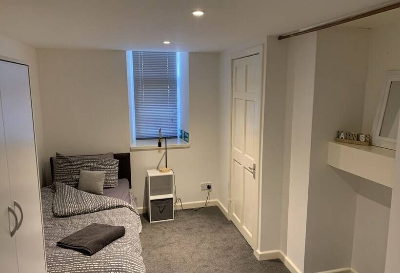St Pauls Rd   Townhouse Accommodation