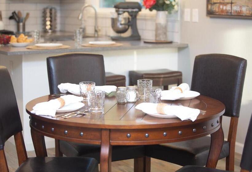 The Blue Door Bungalow   Oldtown, Well Equipped Kitchen