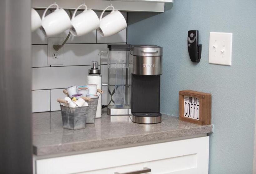 The Blue Door Bungalow   Oldtown, Well Equipped Kitchen