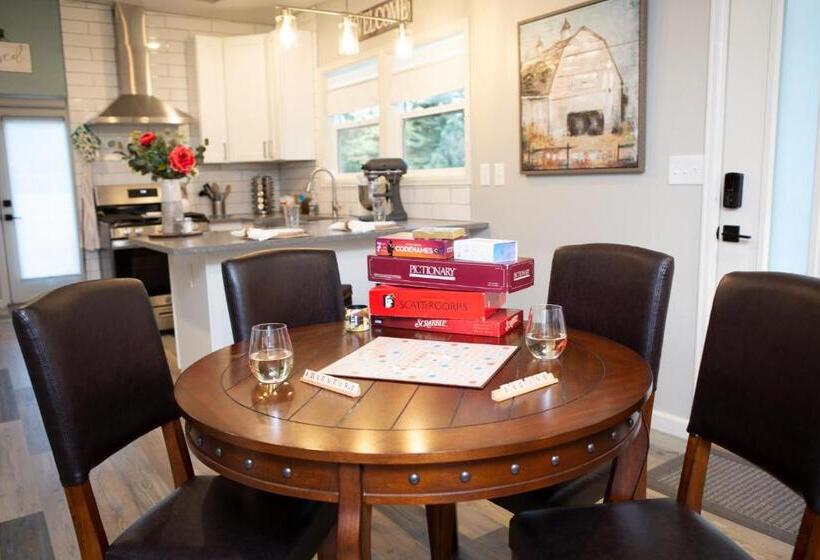 The Blue Door Bungalow   Oldtown, Well Equipped Kitchen