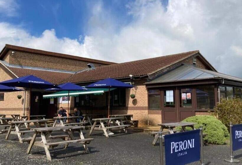 Woodside Hot Tub Retreat