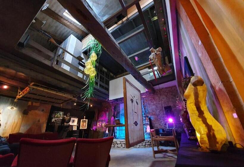 Appartement Dans Un Atelier D Artiste Hors Norme