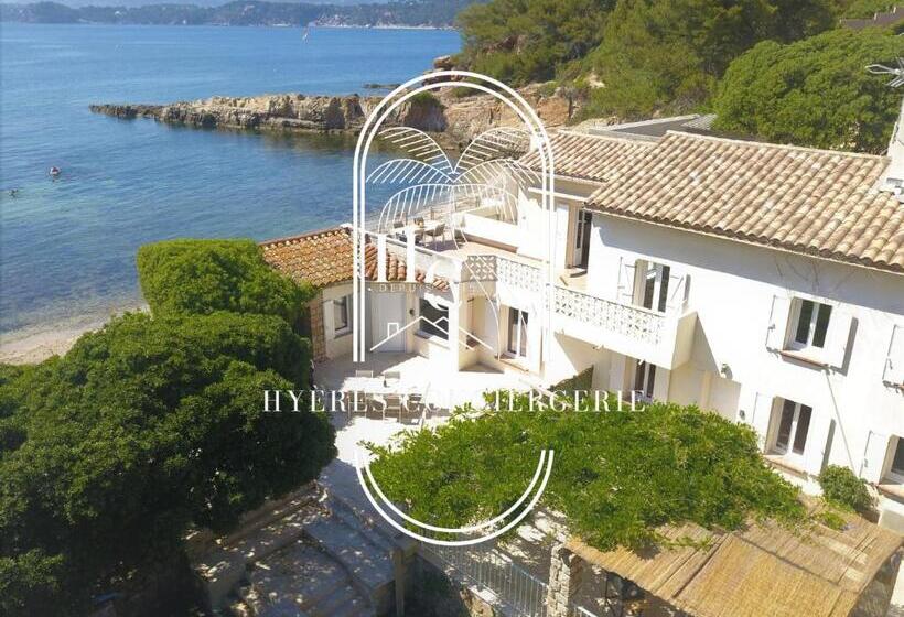 Appartements Plage Des Oursinières Pieds Dans L Eau Plage Parking Wifi By Hc