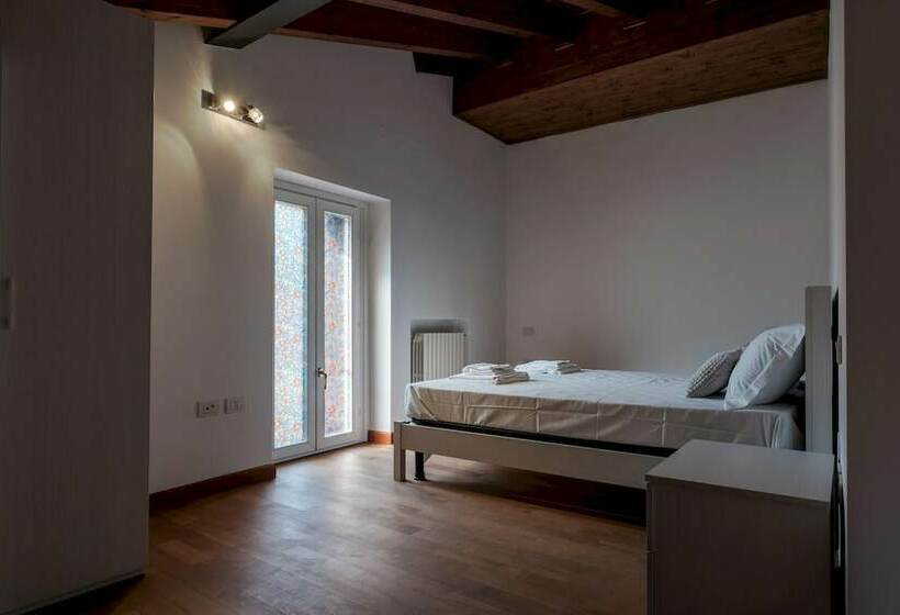 Duplex Open Space With Private Courtyard In Center