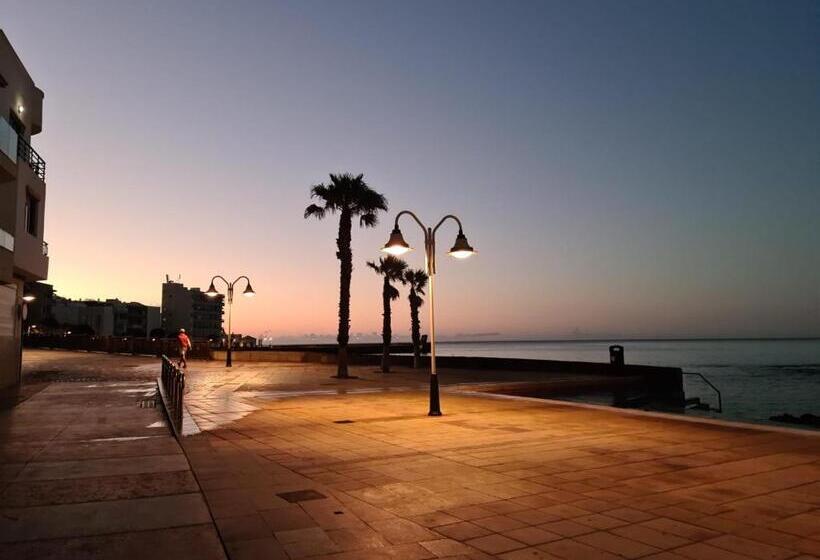 Arinaga Arena Y Mar Beach
