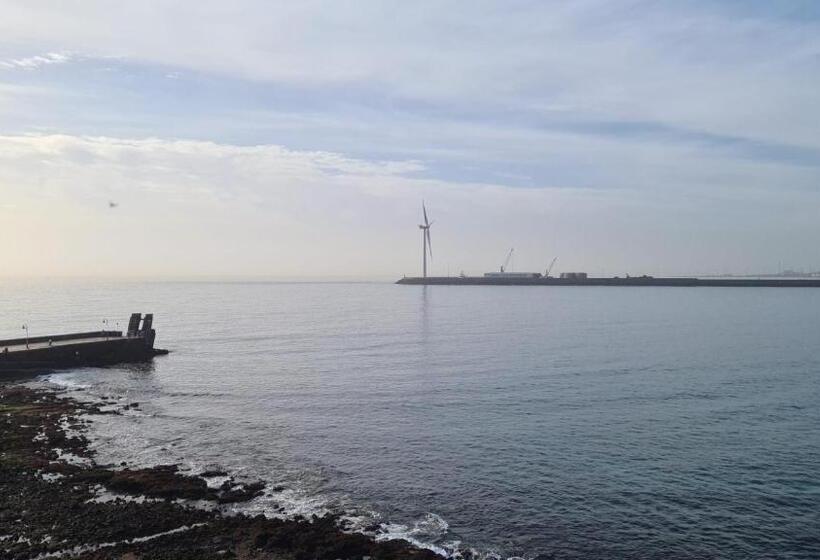 Arinaga Arena Y Mar Beach