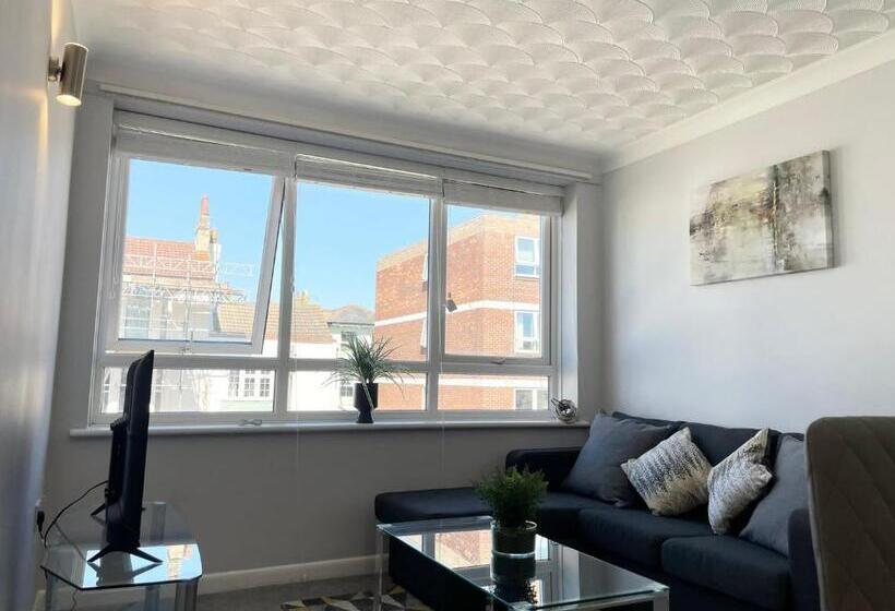 Best Price! Wonderful 2 Bedroom, 2 Superkings Or 4 Singles, Fantastic Location & Free Parking!