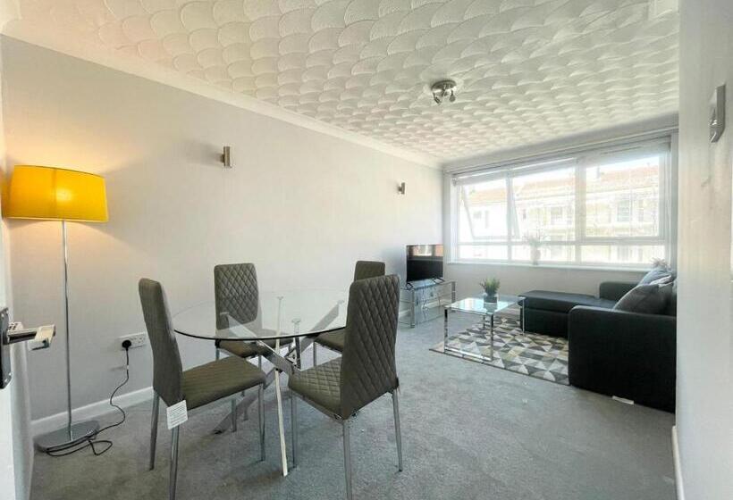 Best Price! Wonderful 2 Bedroom, 2 Superkings Or 4 Singles, Fantastic Location & Free Parking!