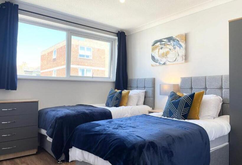 Best Price! Wonderful 2 Bedroom, 2 Superkings Or 4 Singles, Fantastic Location & Free Parking!