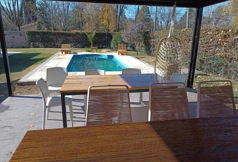 Casa Completa En El Corazón De Chacras