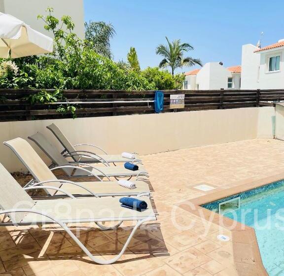 Gr8padz Villa Artemis