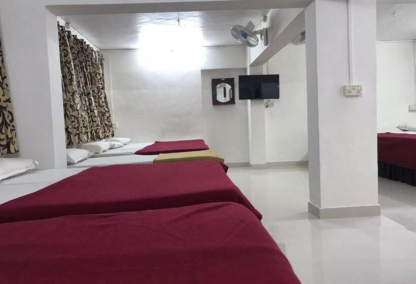 فندق Priti International