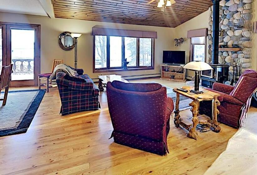 Lazy Pines Lodge