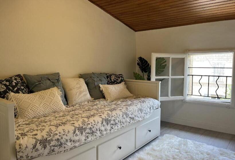 Light And Airy Apartment In The Heart Of Pézenas