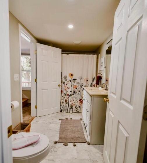 Little Landing Cottage On Cobbossee Lake