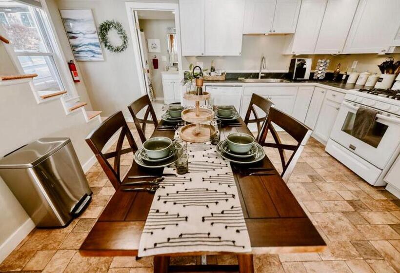 Little Landing Cottage On Cobbossee Lake