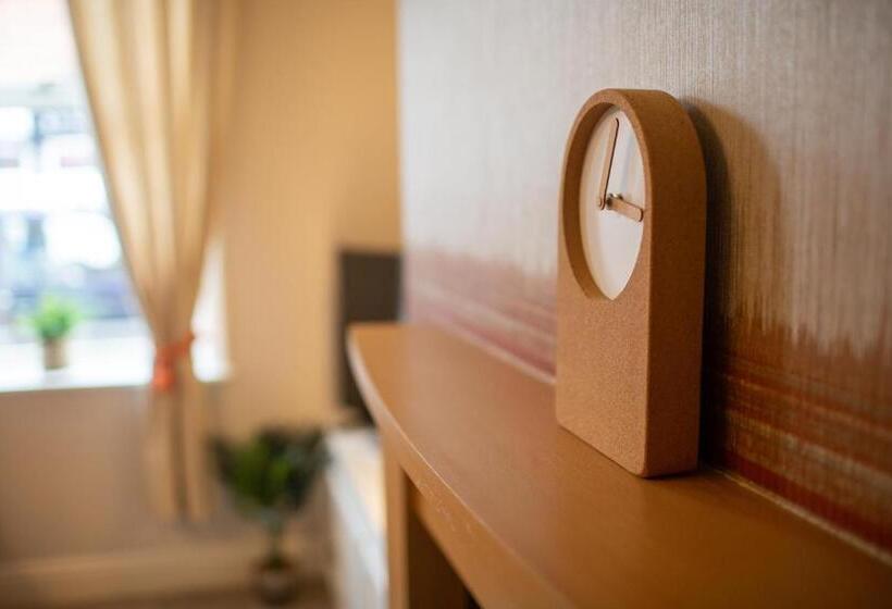 Logan House, Modern And Spacious Townhouse Close To City Centre