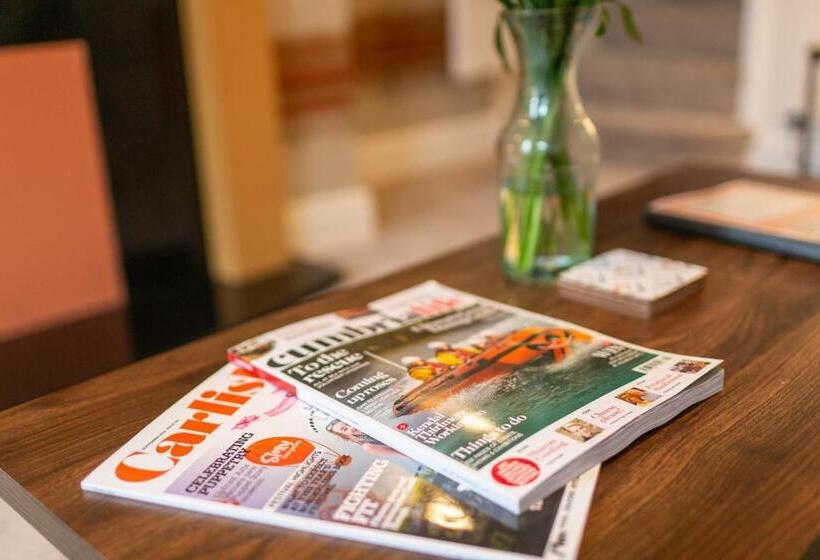 Logan House, Modern And Spacious Townhouse Close To City Centre