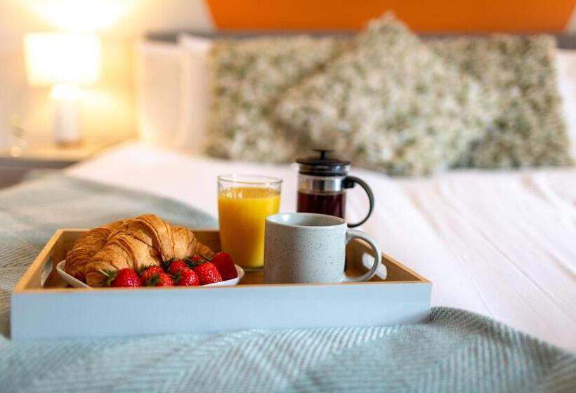 Logan House, Modern And Spacious Townhouse Close To City Centre