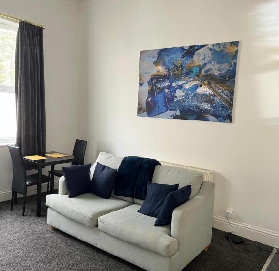 Lovely 1 Bed Ground Floor Flat In Leamington Spa