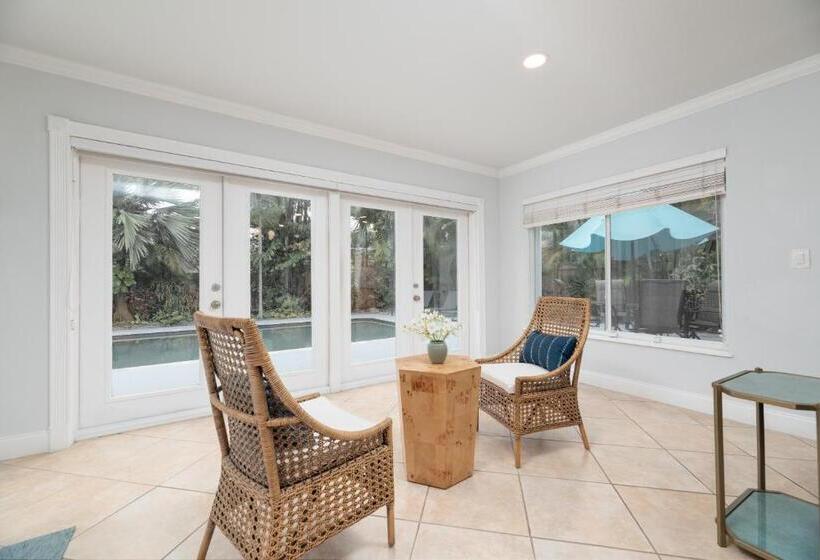 Luxurious Fort Lauderdale Pool Home