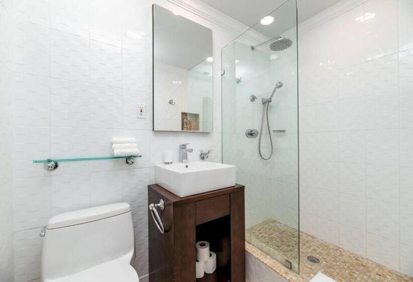 Luxurious Fort Lauderdale Pool Home