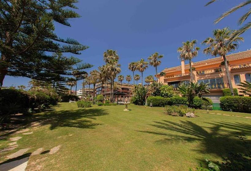 Luxury 3bdrs Apt. In Mistral Beach With Sea Views