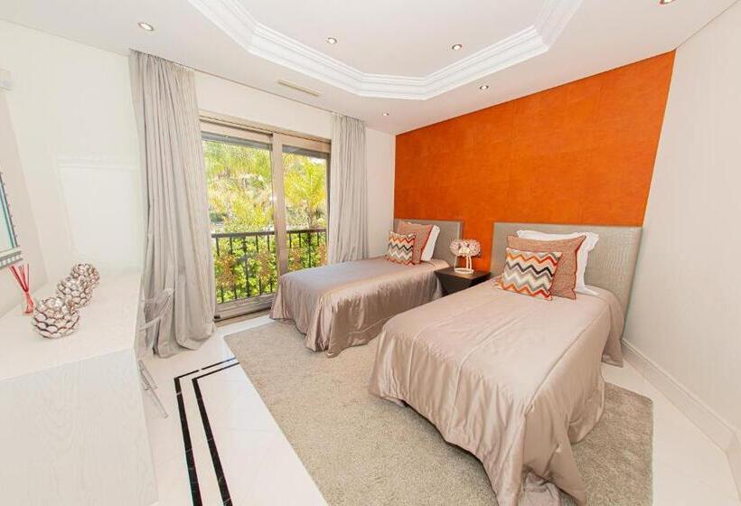 Luxury 3bdrs Apt. In Mistral Beach With Sea Views