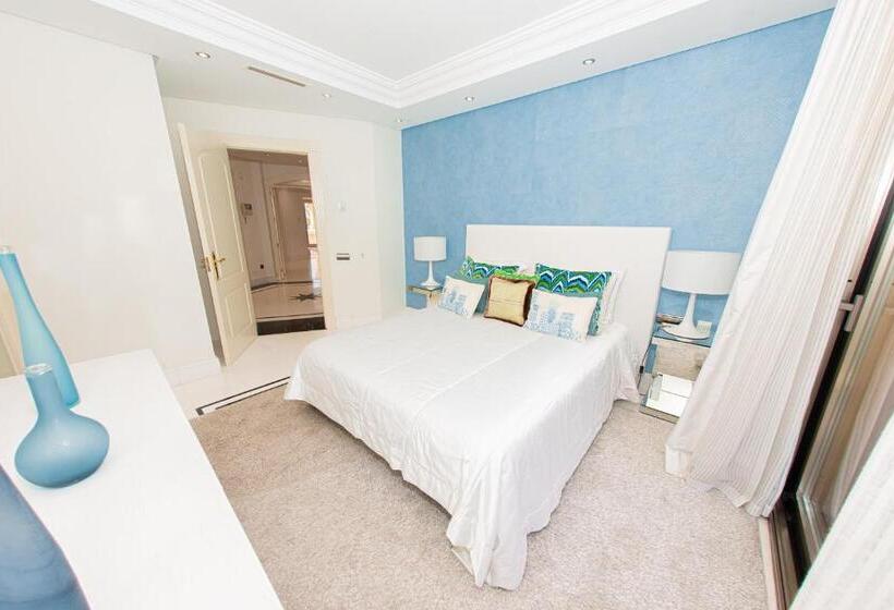 Luxury 3bdrs Apt. In Mistral Beach With Sea Views