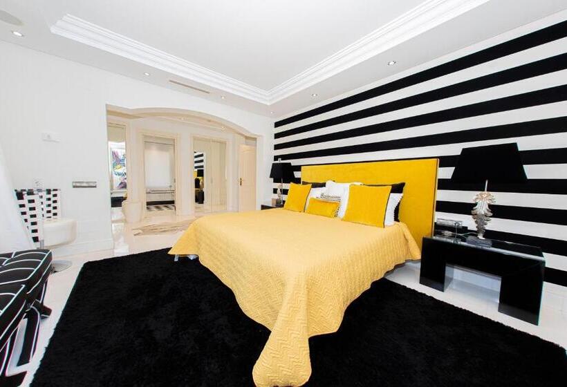 Luxury 3bdrs Apt. In Mistral Beach With Sea Views