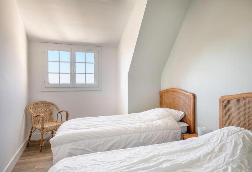 Maison En Front De Mer  10 Personnes   Jardin