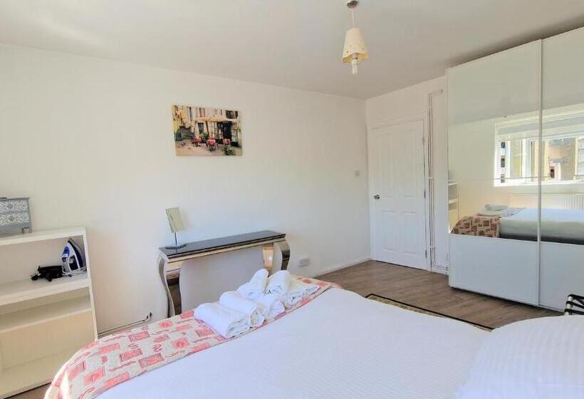 Modern 2 Bedroom Flat Near Chelsea