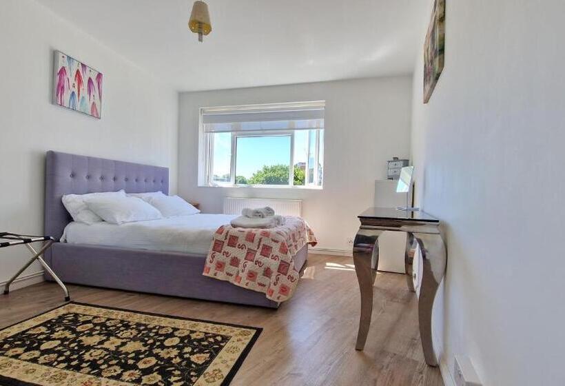 Modern 2 Bedroom Flat Near Chelsea