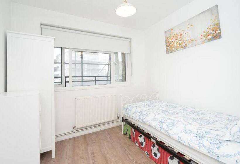 Modern 2 Bedroom Flat Near Chelsea