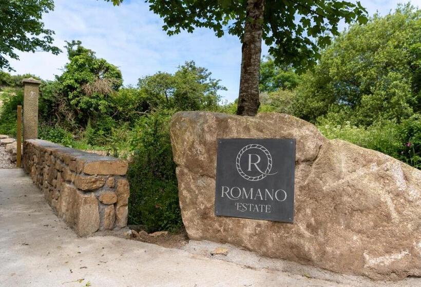 Romano Estate, The Courtyard